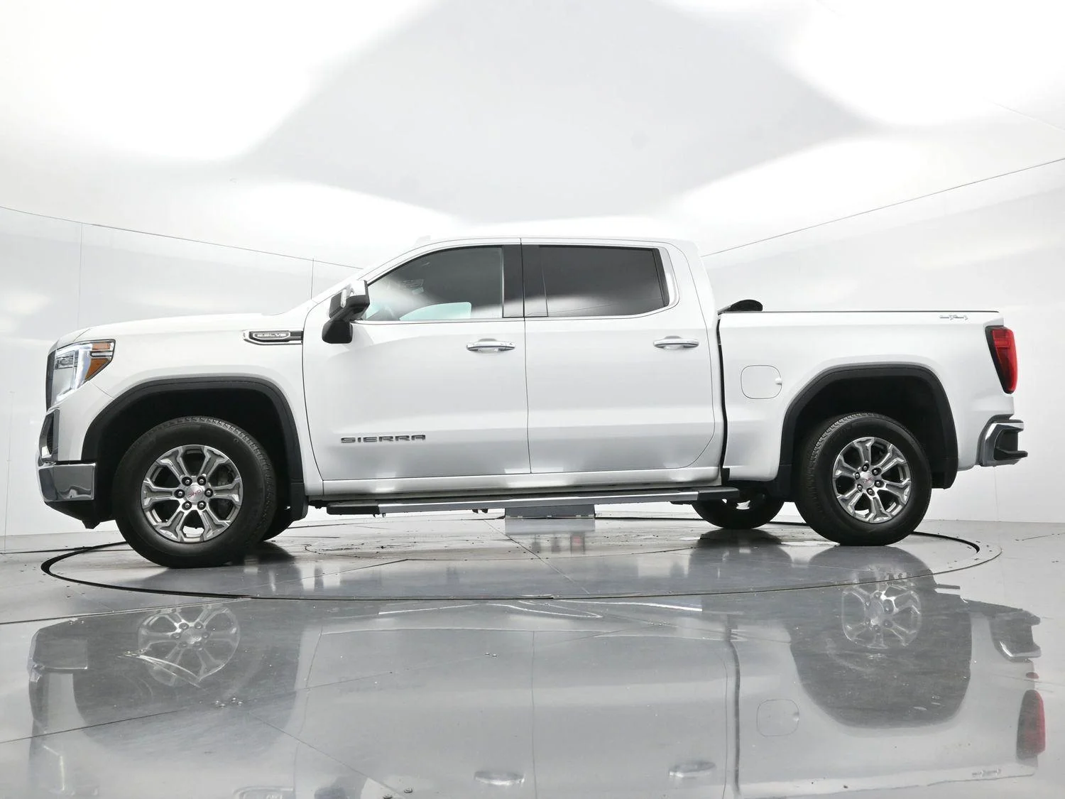 Used 2022 Summit White GMC SLT image 46