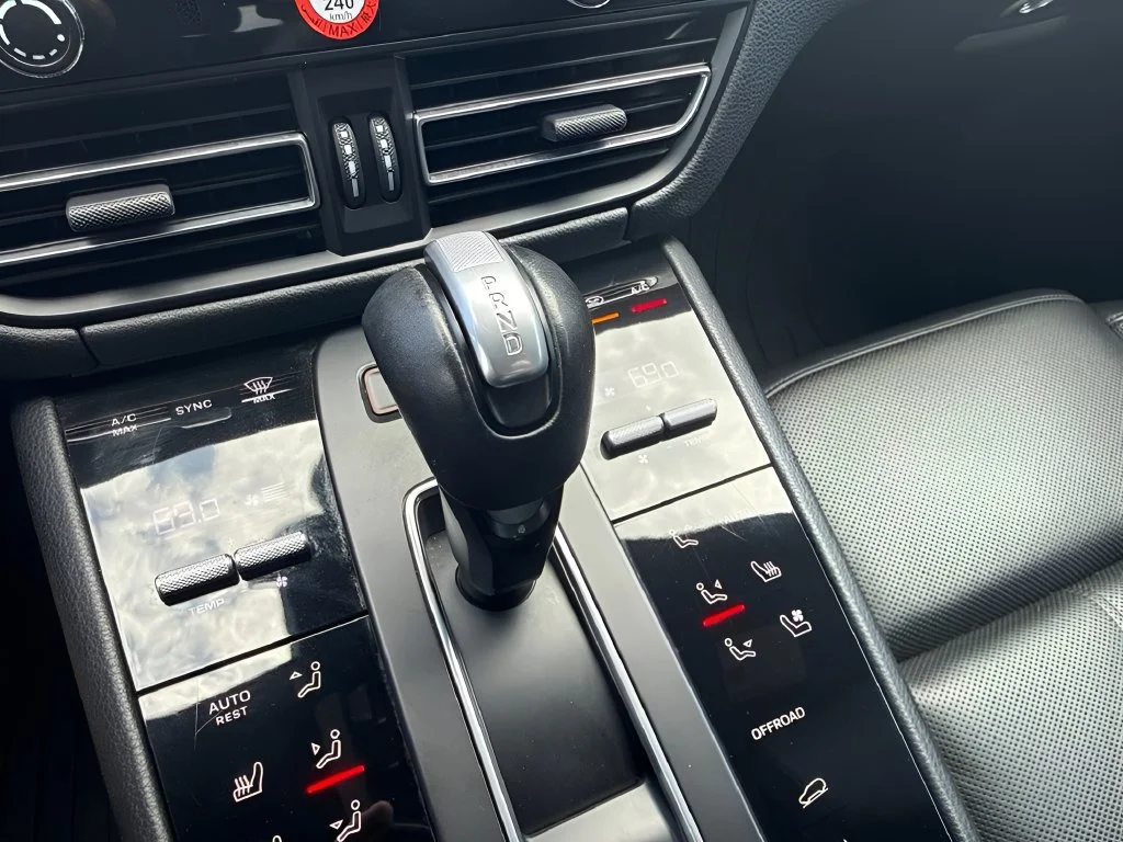 Used 2023  Porsche  image 52