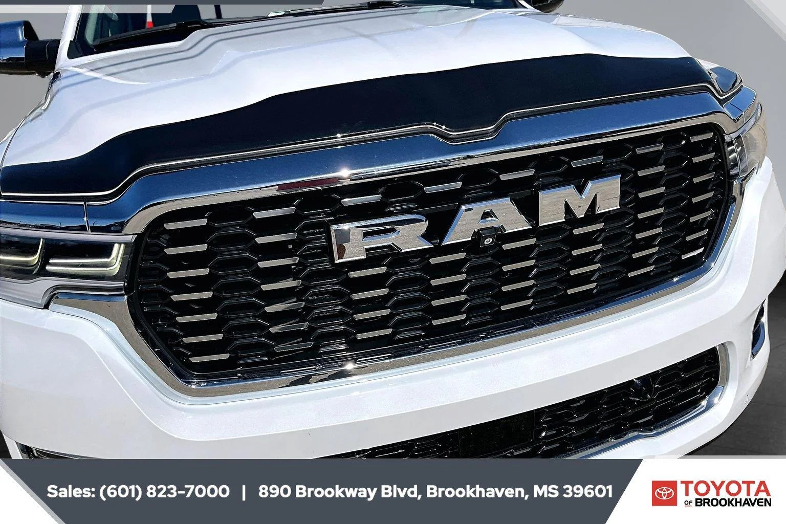 Used 2025 Ivory White Tri-Coat Pearlcoat Ram Tungsten image 21
