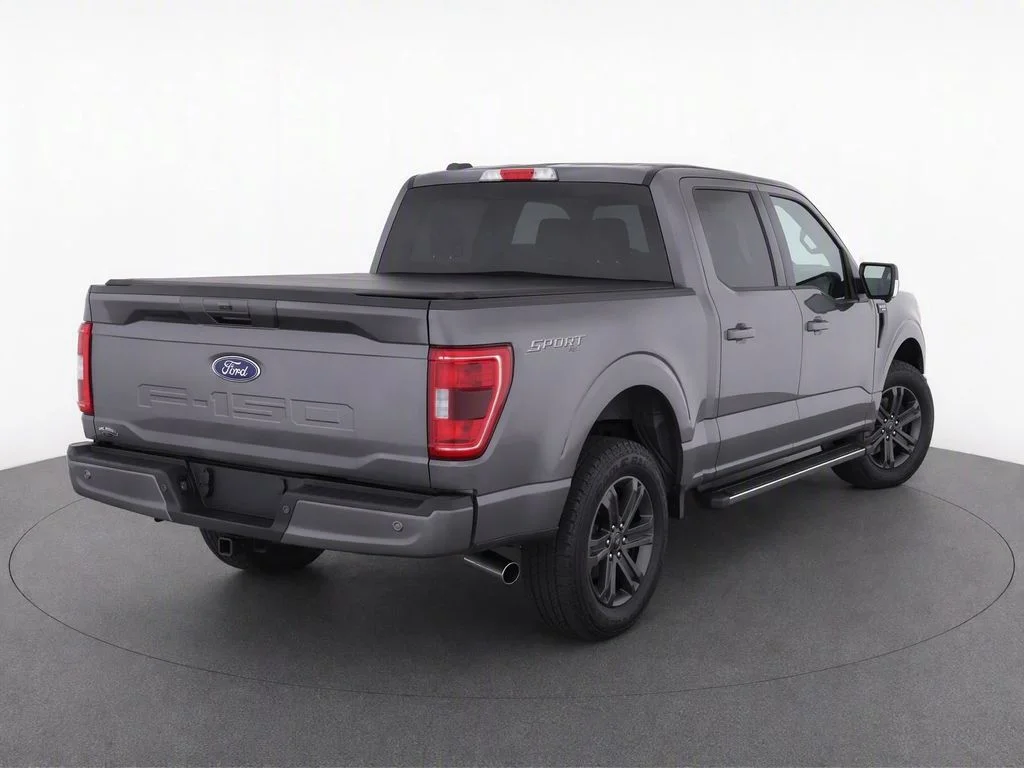 Used 2023 Gray Ford XLT image 3