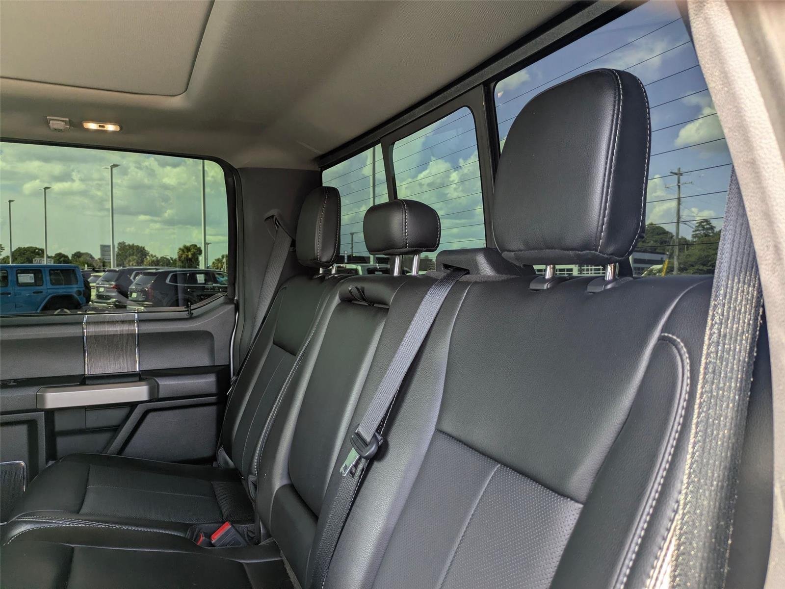 Used 2020 Iconic Silver Metallic Ford LARIAT image 29