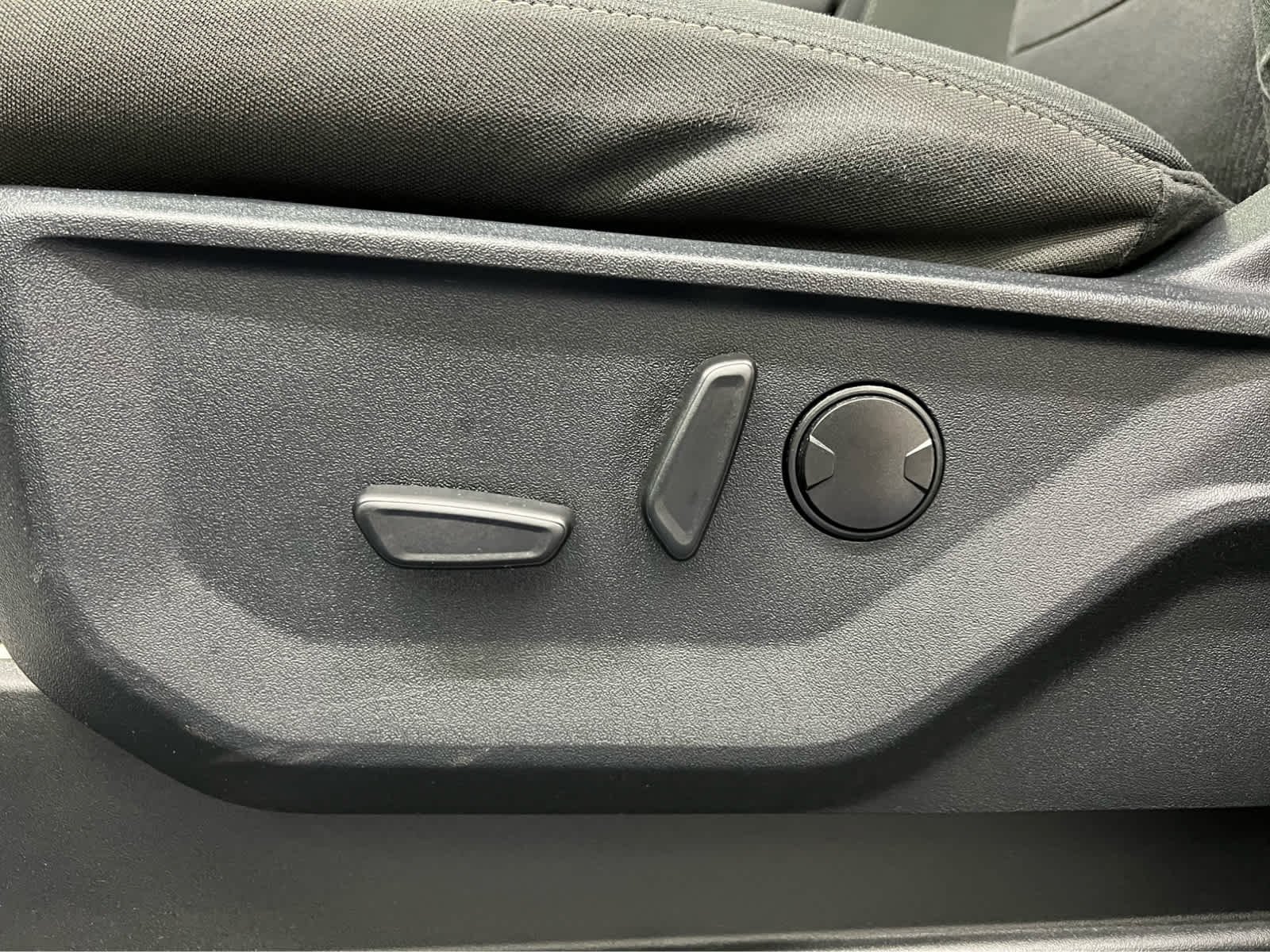 Used 2023 Avalanche Gray Ford XLT image 16