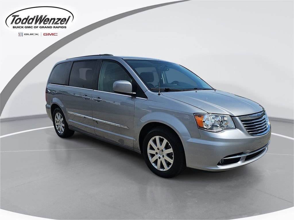 2015 Chrysler Town & Country Touring's photo