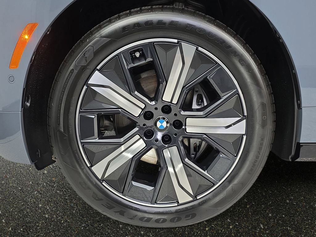 Used 2026 Storm Bay Metallic BMW xDrive60 image 31
