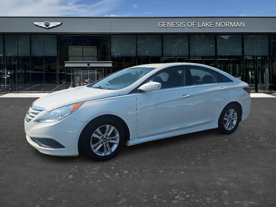 Used 2014 Pearl White Hyundai GLS image 1