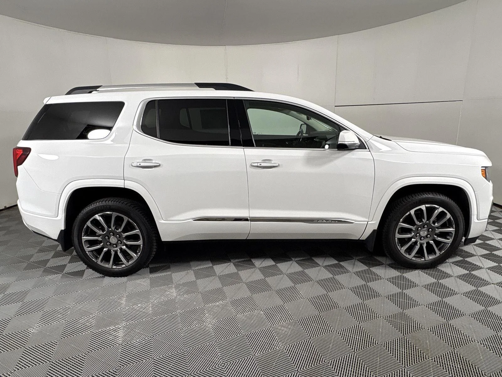 Used 2021 Summit White GMC Denali image 24