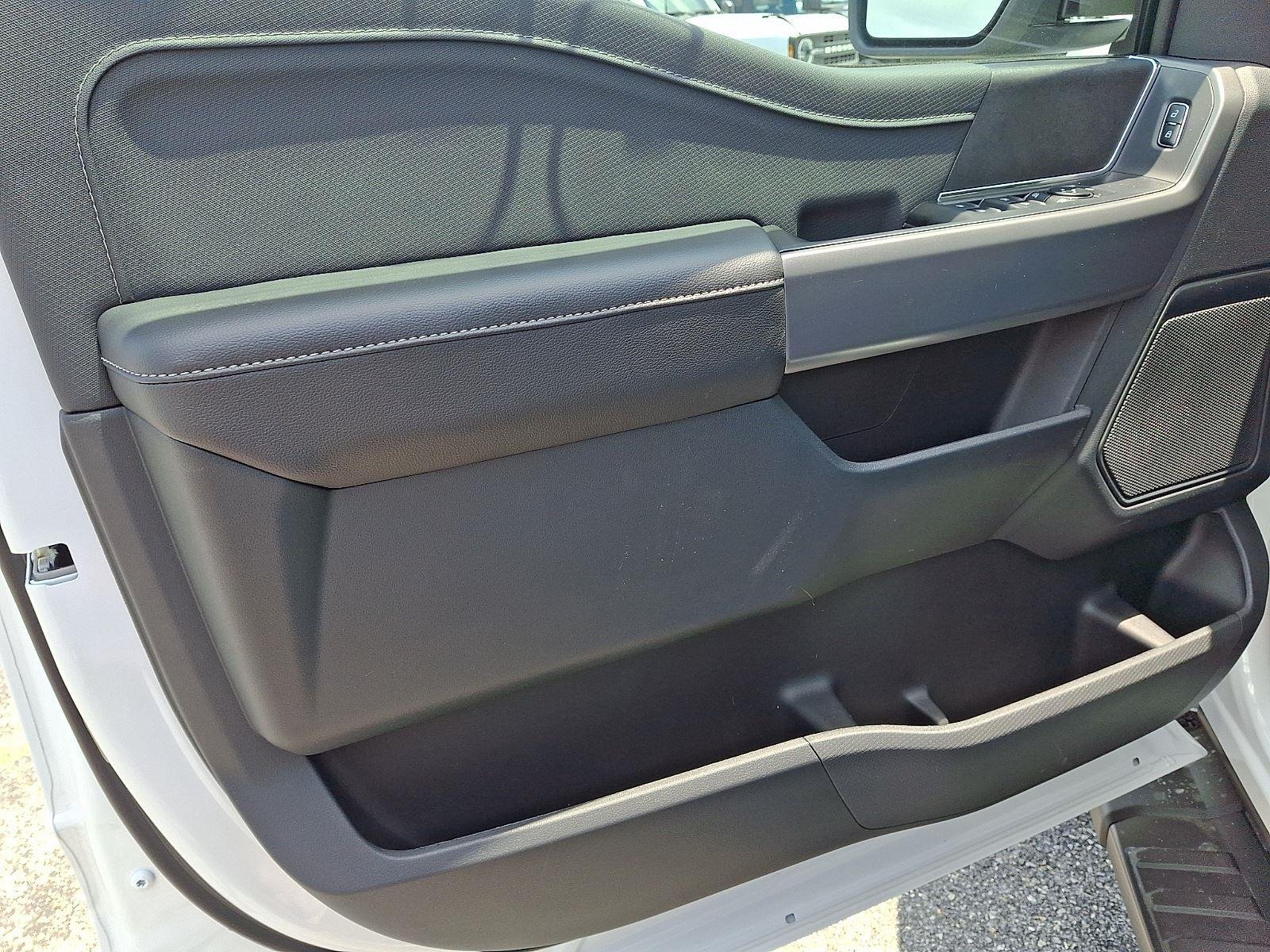 New 2026 Oxford White Ford XLT image 9