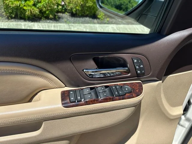 Used 2014 White Diamond Tricoat GMC Denali image 16