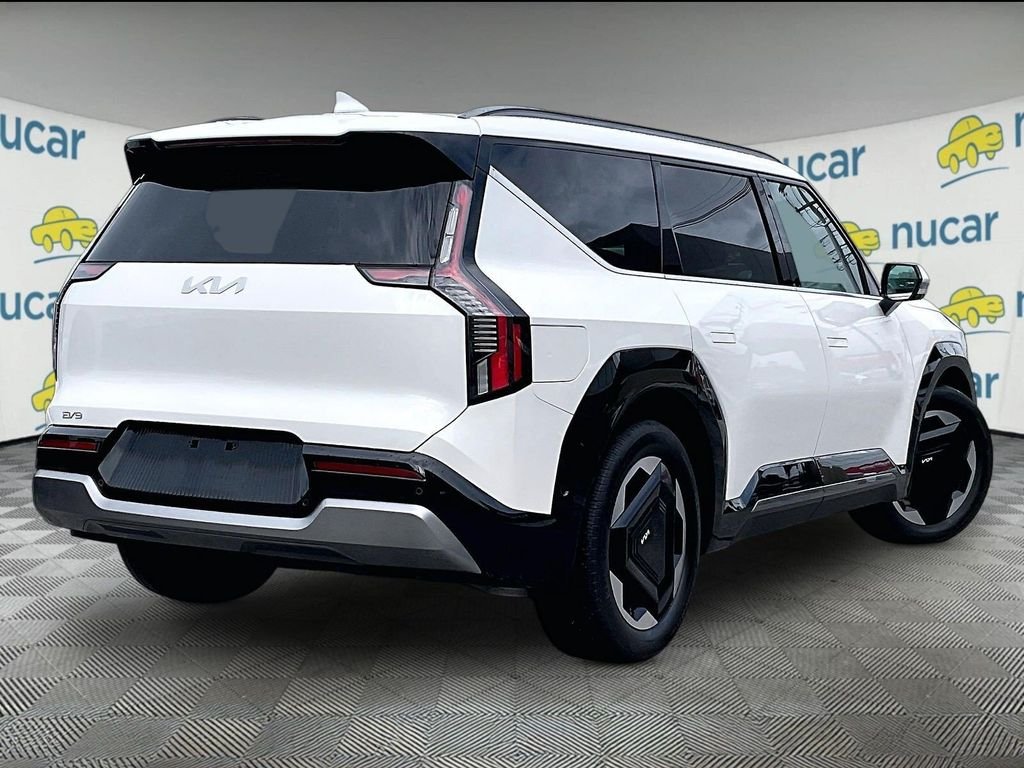 Used 2024 White Kia Land image 6