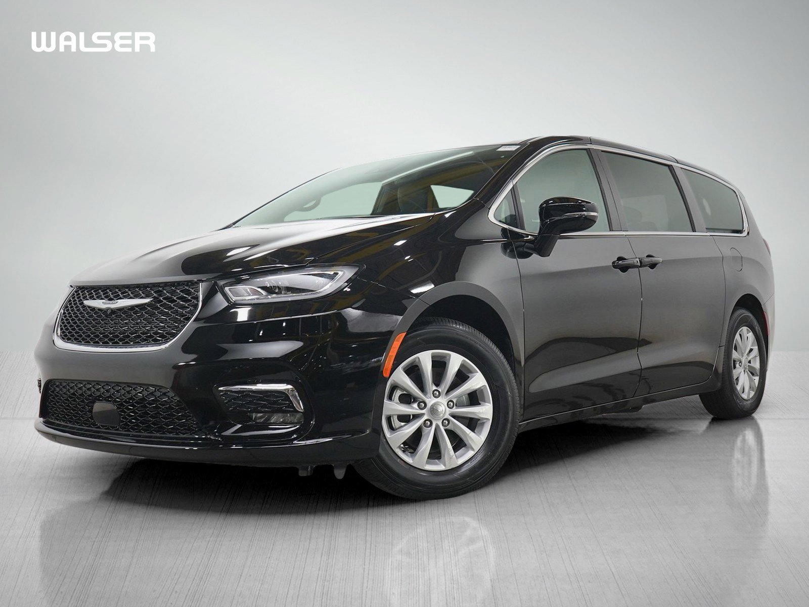2025 Chrysler Pacifica Select's photo