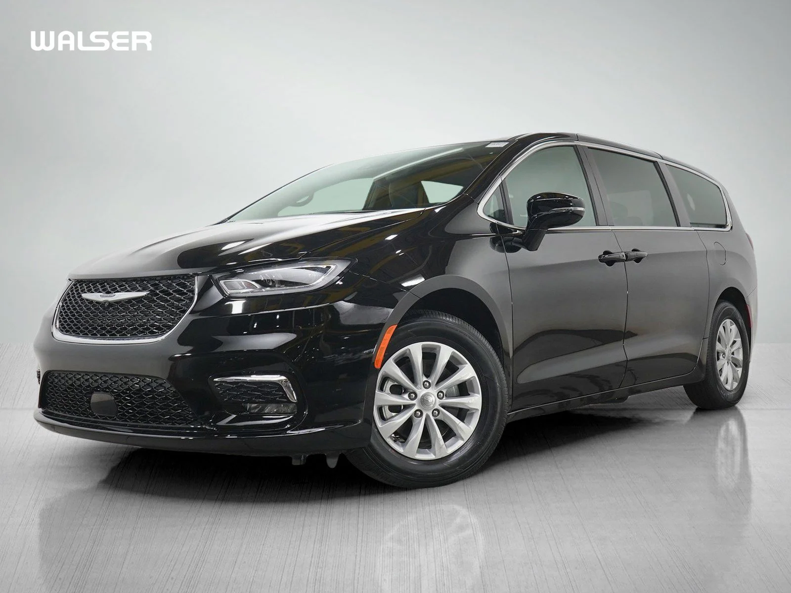 2025 Chrysler Pacifica Select's photo