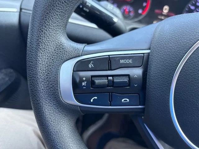 Used 2022 Red Kia LXS image 8