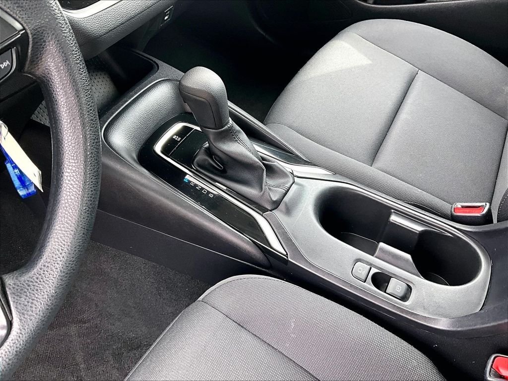 Used 2025 White Toyota LE image 20
