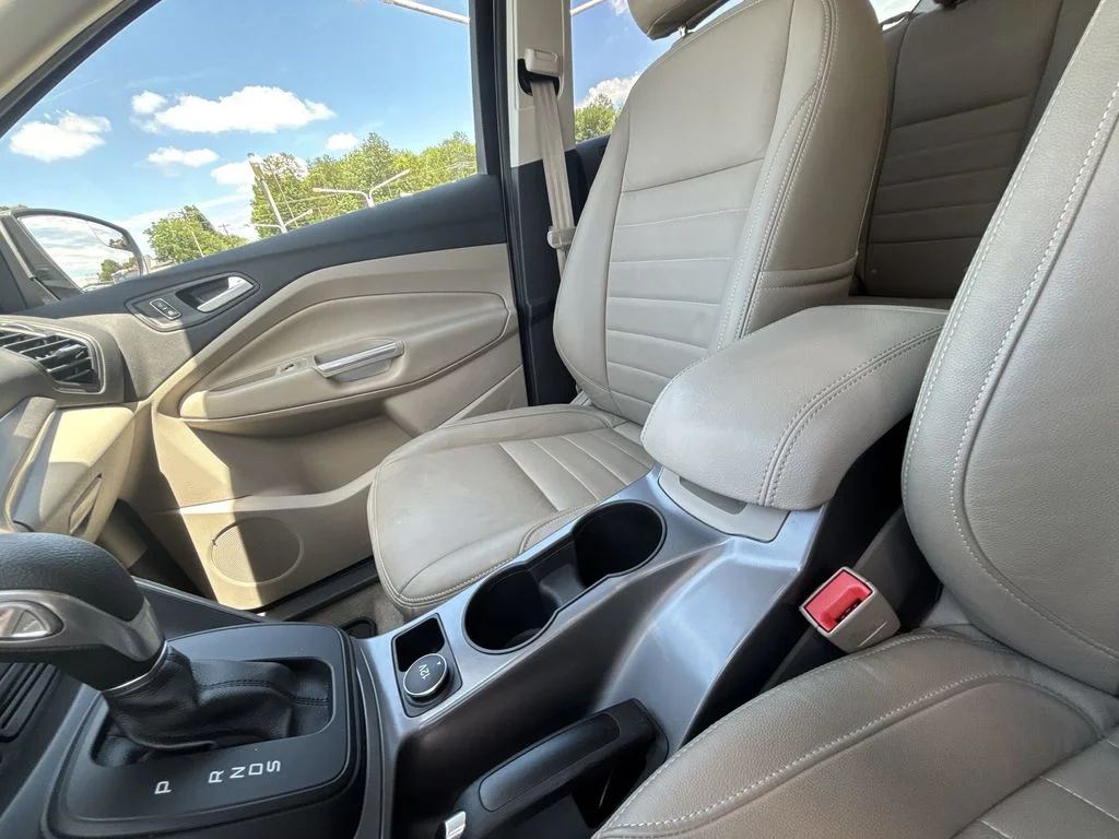 Used 2016 Silver Ford SE image 22
