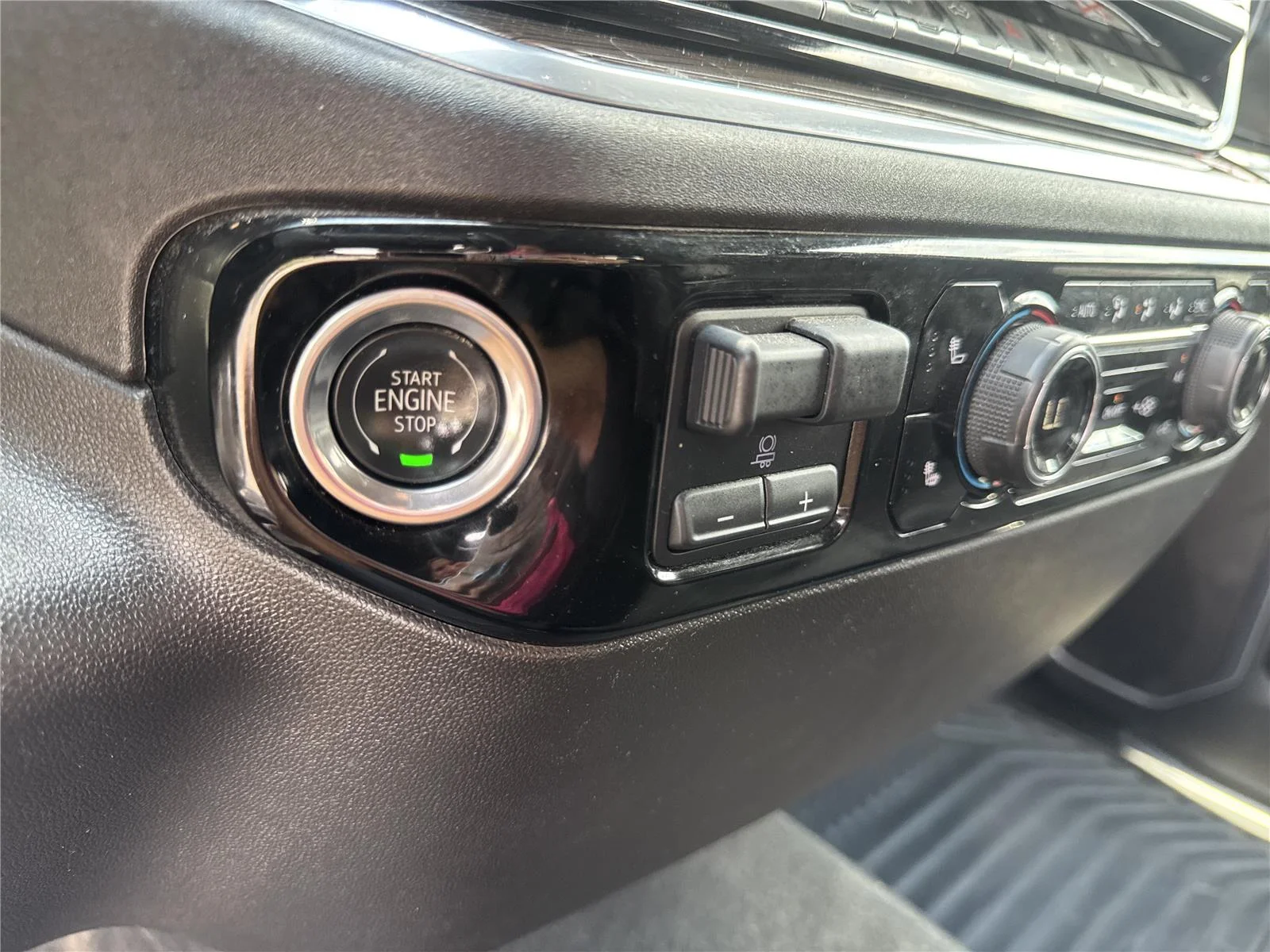 Used 2025 Black Chevrolet LT image 26