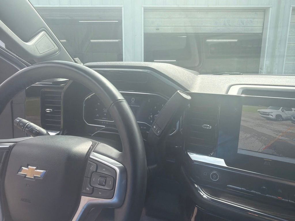 Used 2024 White Chevrolet LT image 23