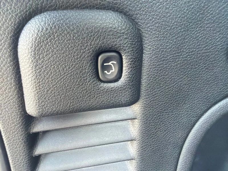 Used 2021 White Jeep Laredo X image 11
