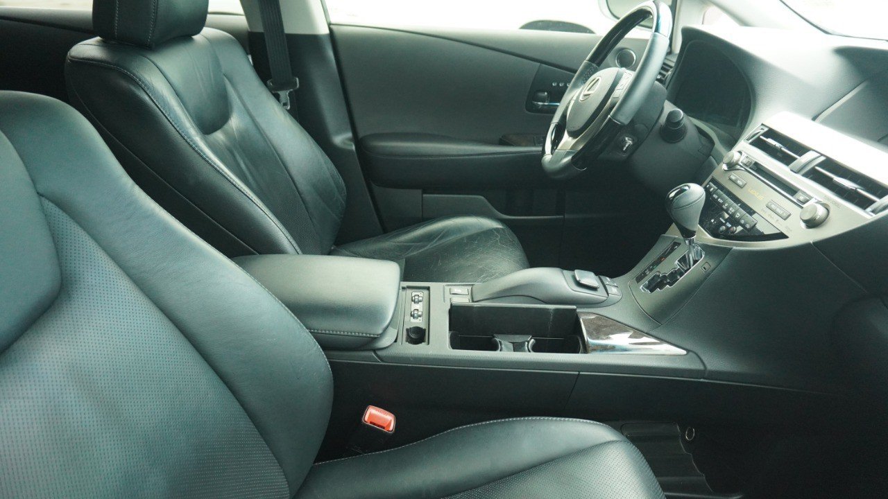 Used 2013 Silver Lexus  image 9