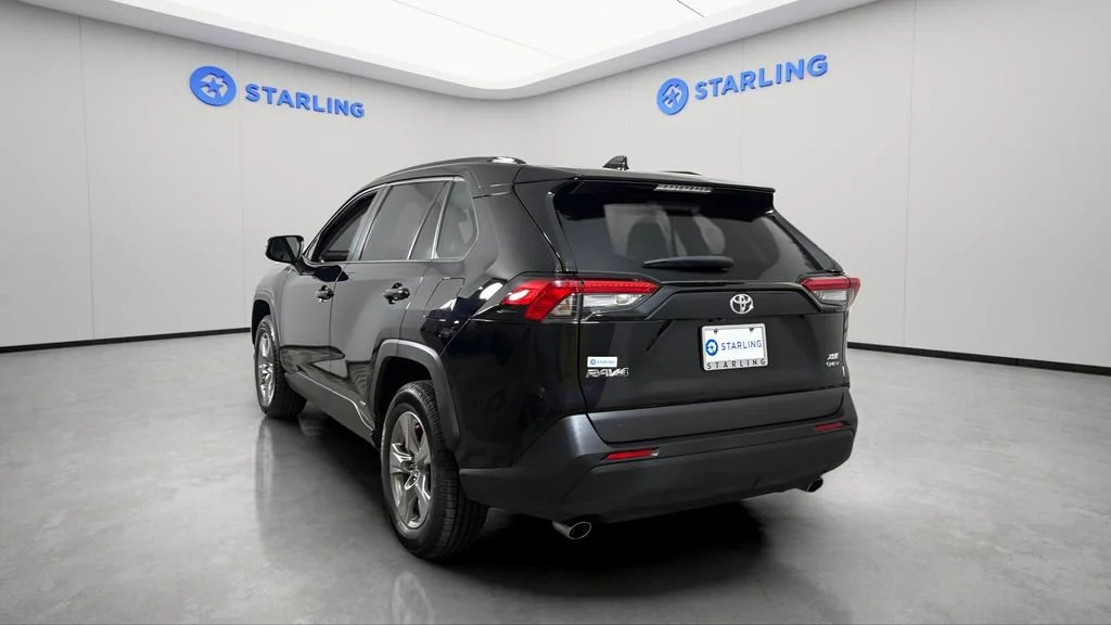 2025 Toyota RAV4 XLE - Photo 6
