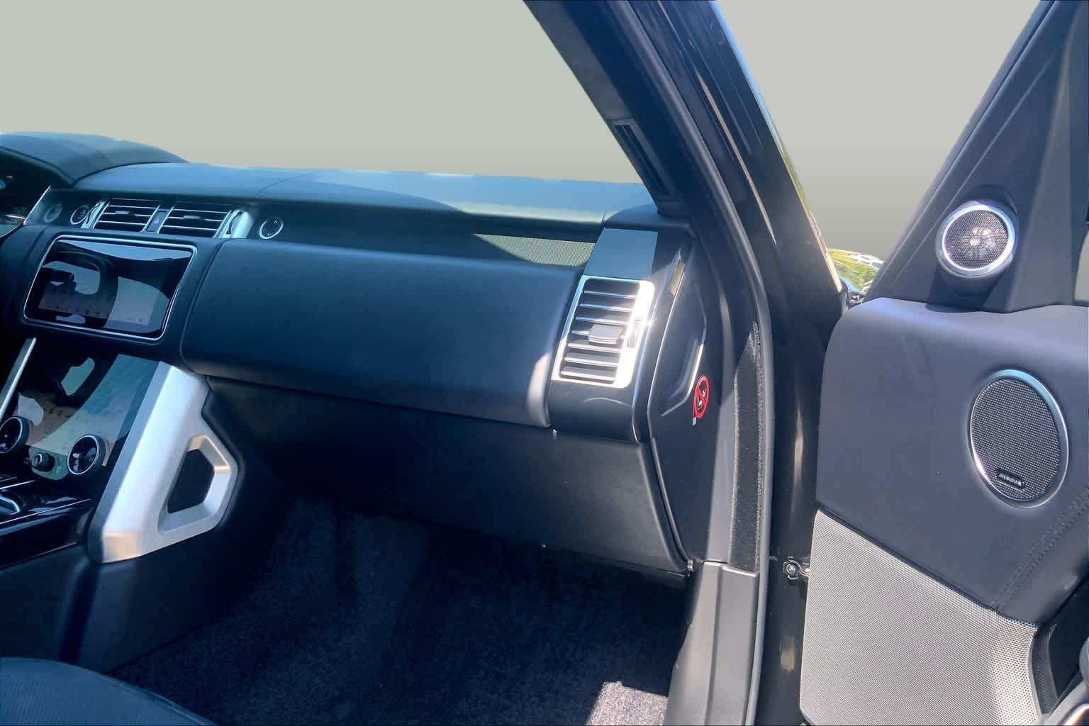 Used 2018 Santorini Black Metallic Land Rover  image 18