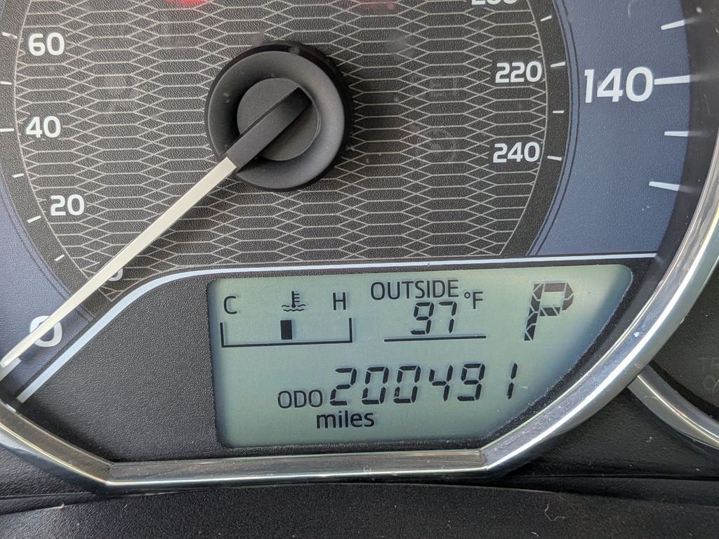 Used 2015 Gray Toyota LE image 17