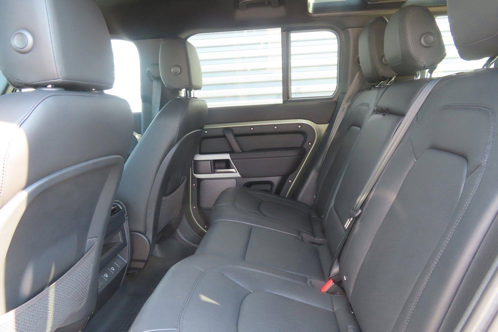 Used 2024 Pangea Green Metallic Land Rover S image 6