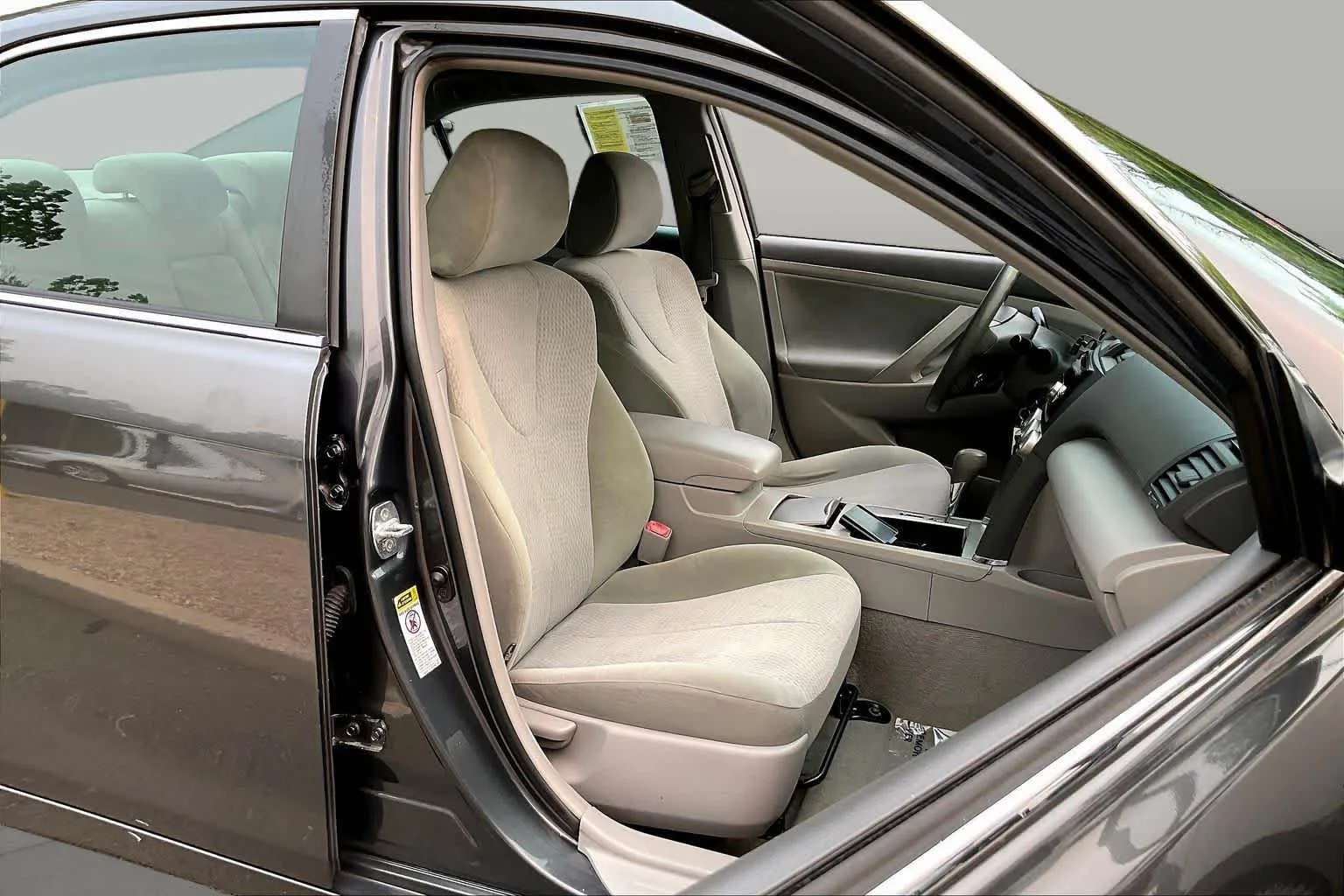 Used 2010 MAGNETIC GRAY MET. Toyota  image 8