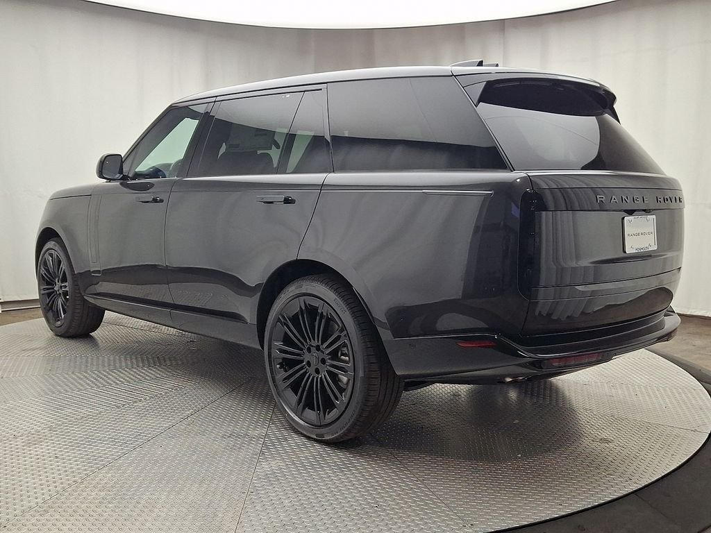 New 2026 Carpathian Grey Land Rover SE image 4