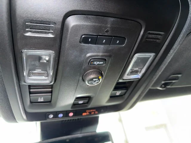 2023 Chevrolet Suburban Z71 - Photo 14
