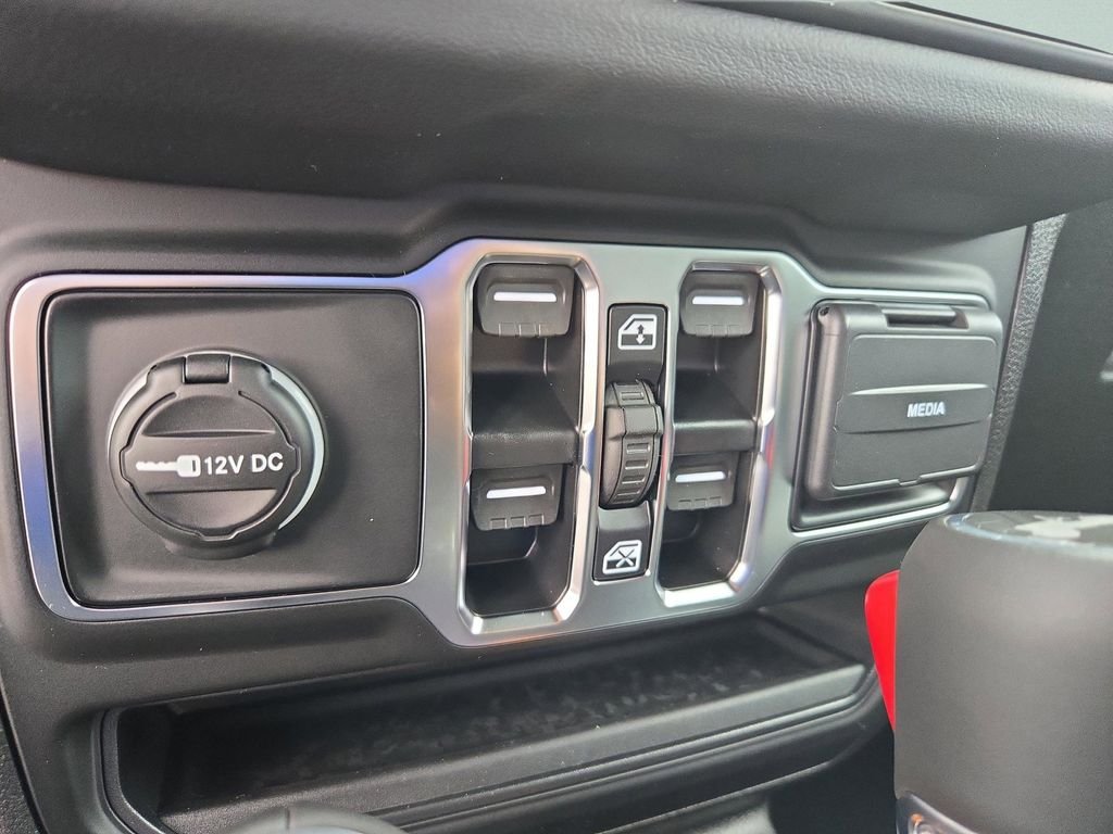 2025 Jeep Wrangler 4-Door Sahara - Photo 17