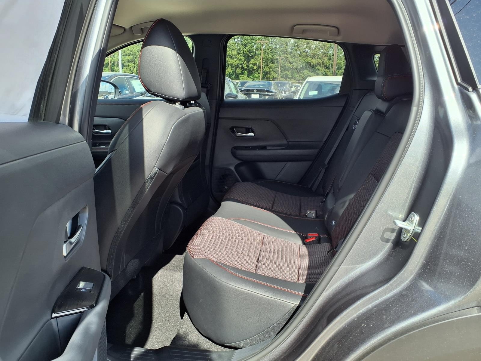 New 2026 Gun Metallic / Scarlet Ember Tintcoat Two-tone Nissan SR image 11