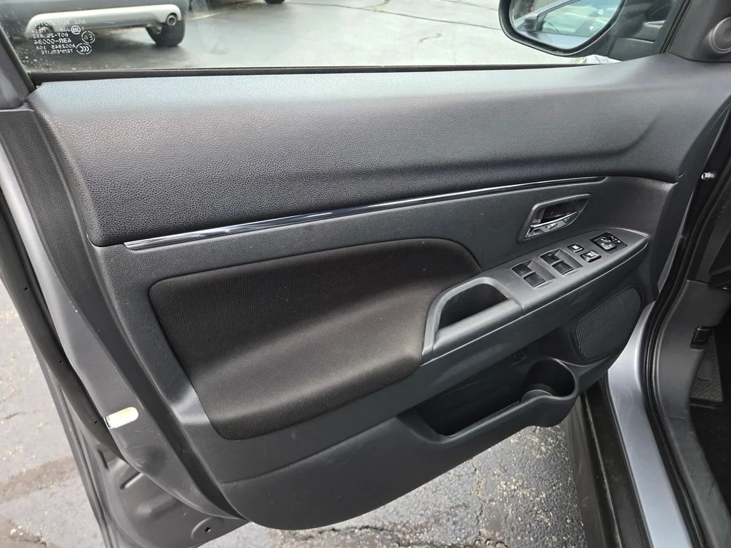 Used 2024 Gray Mitsubishi 2.0 SE image 30