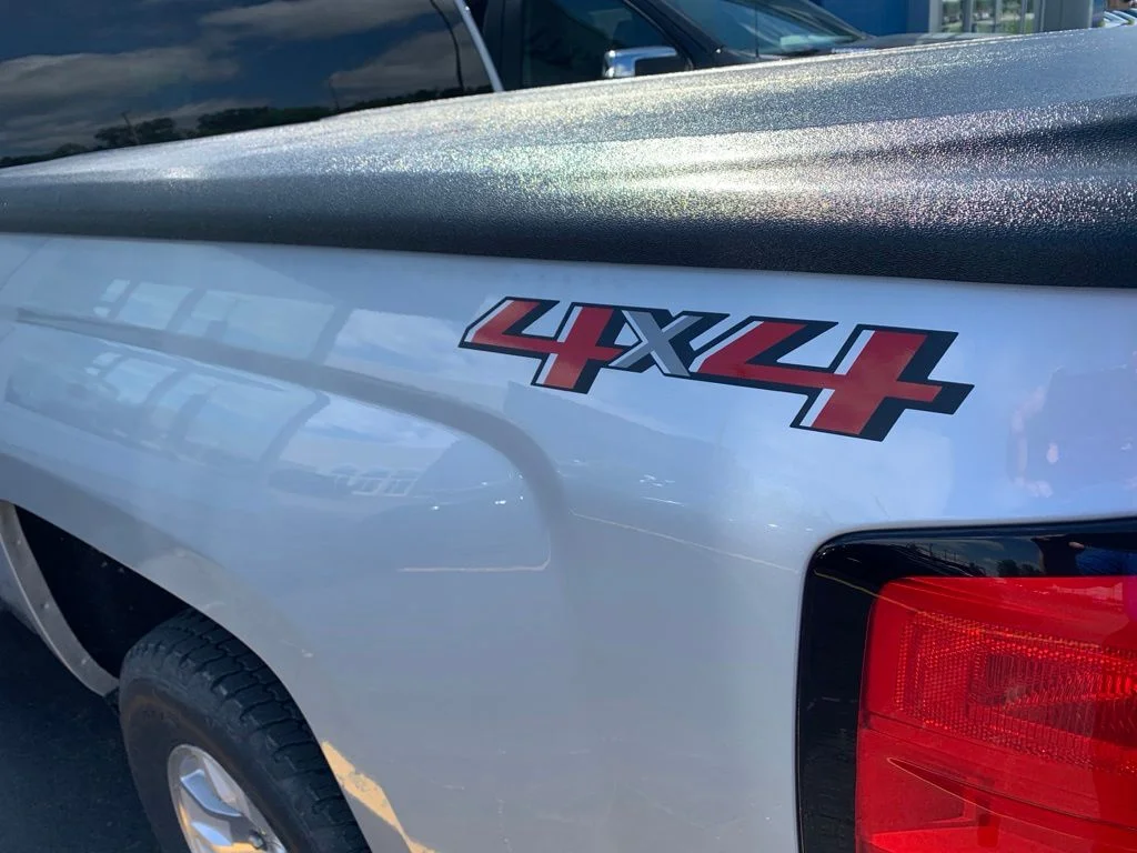 Used 2018 Silver Ice Metallic Chevrolet LT image 6