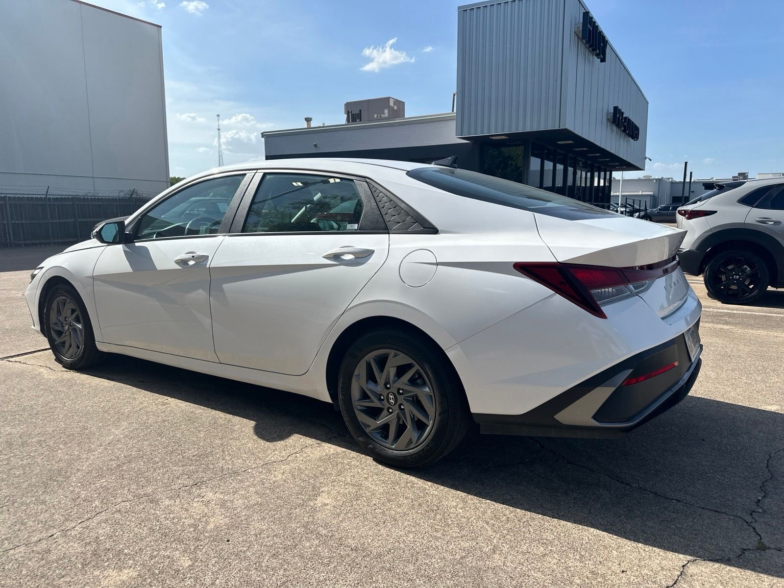 Used 2024 White Hyundai SEL image 5