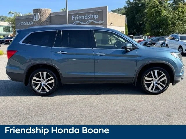 Used 2017 Blue Honda Touring image 4