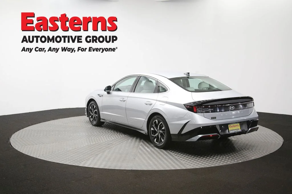 Used 2025 Silver Hyundai SEL image 65