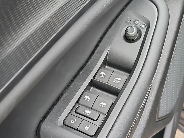 New 2026 Diamond Black Crystal Pearlcoat Jeep Laredo image 13