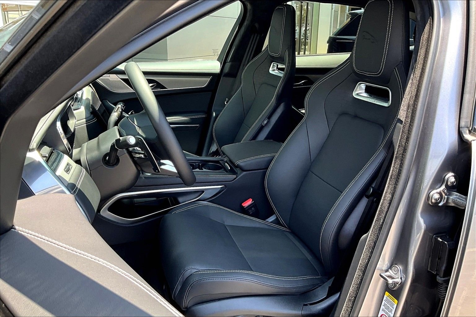 2026 Jaguar F-Pace R-Dynamic S - Photo 9