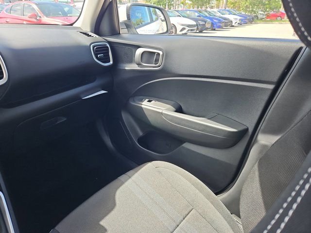 2025 Hyundai Venue SEL - Photo 9