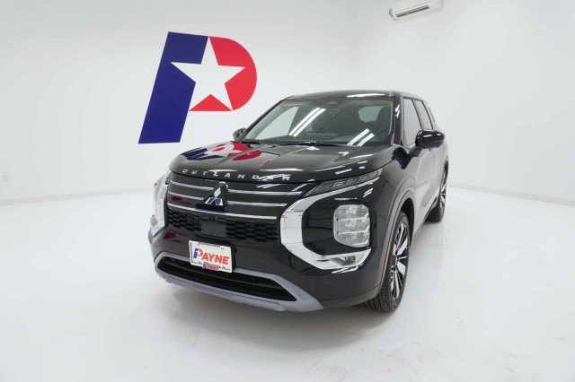 2026 Mitsubishi Outlander SE FWD's photo