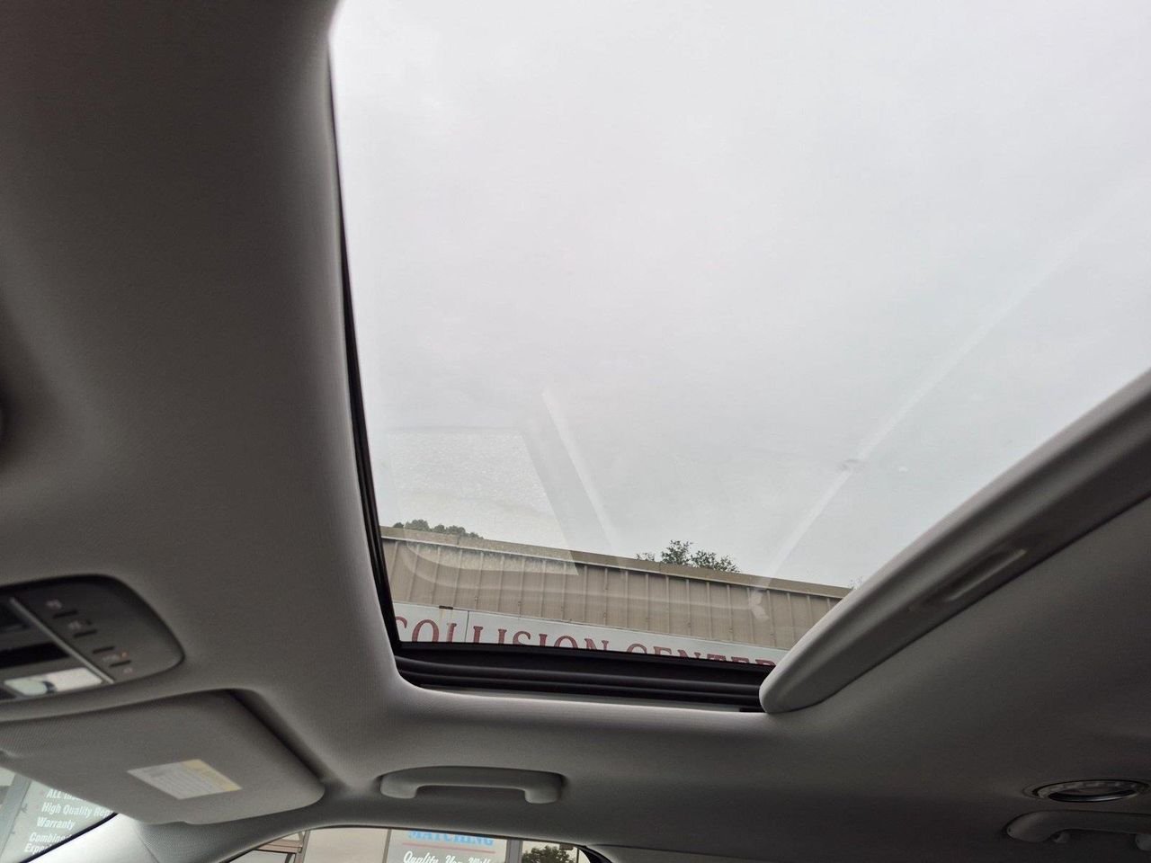 New 2027 Shimmering Silver Hyundai SEL Premium FWD image 29