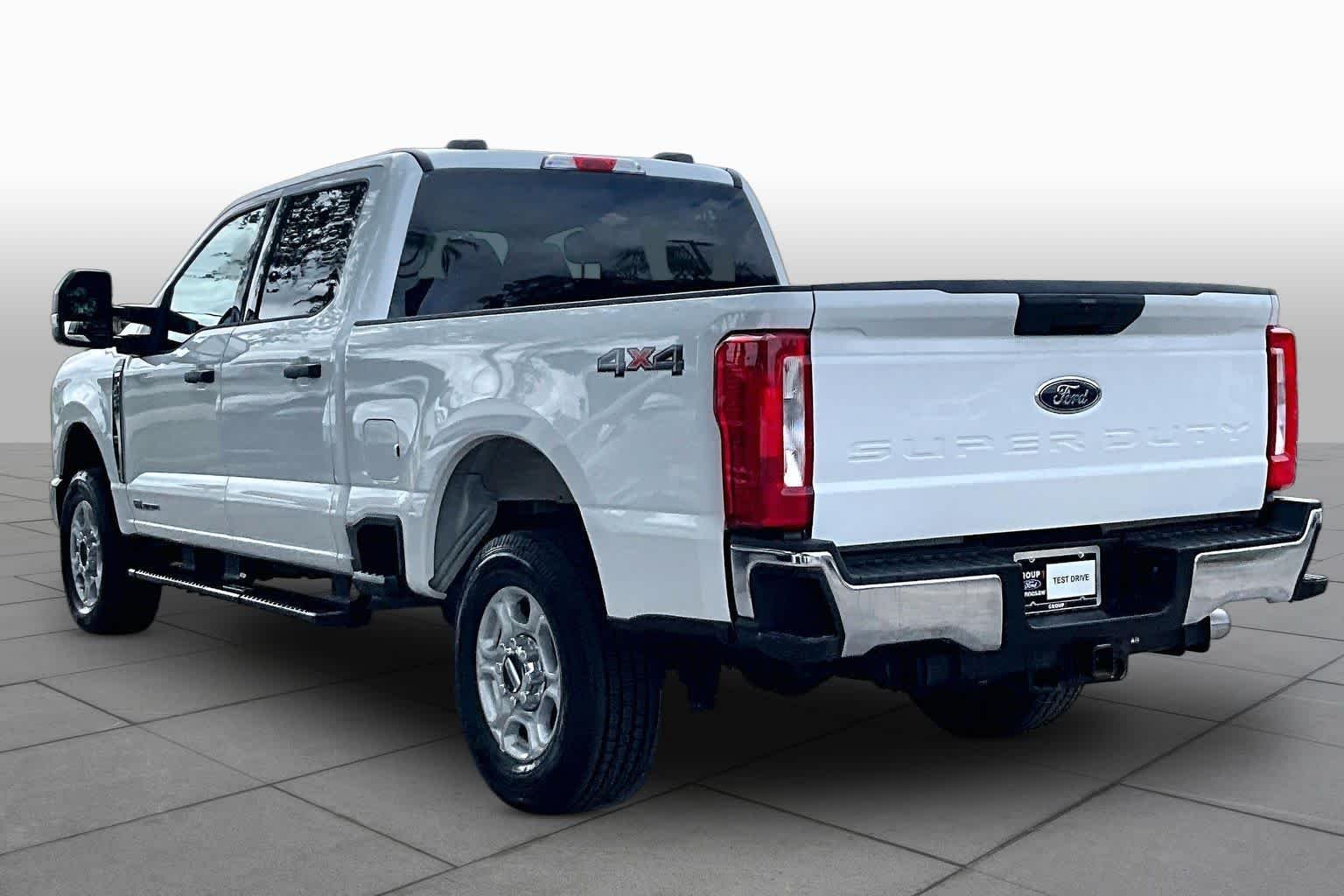Used 2025 Oxford White Ford XLT image 12