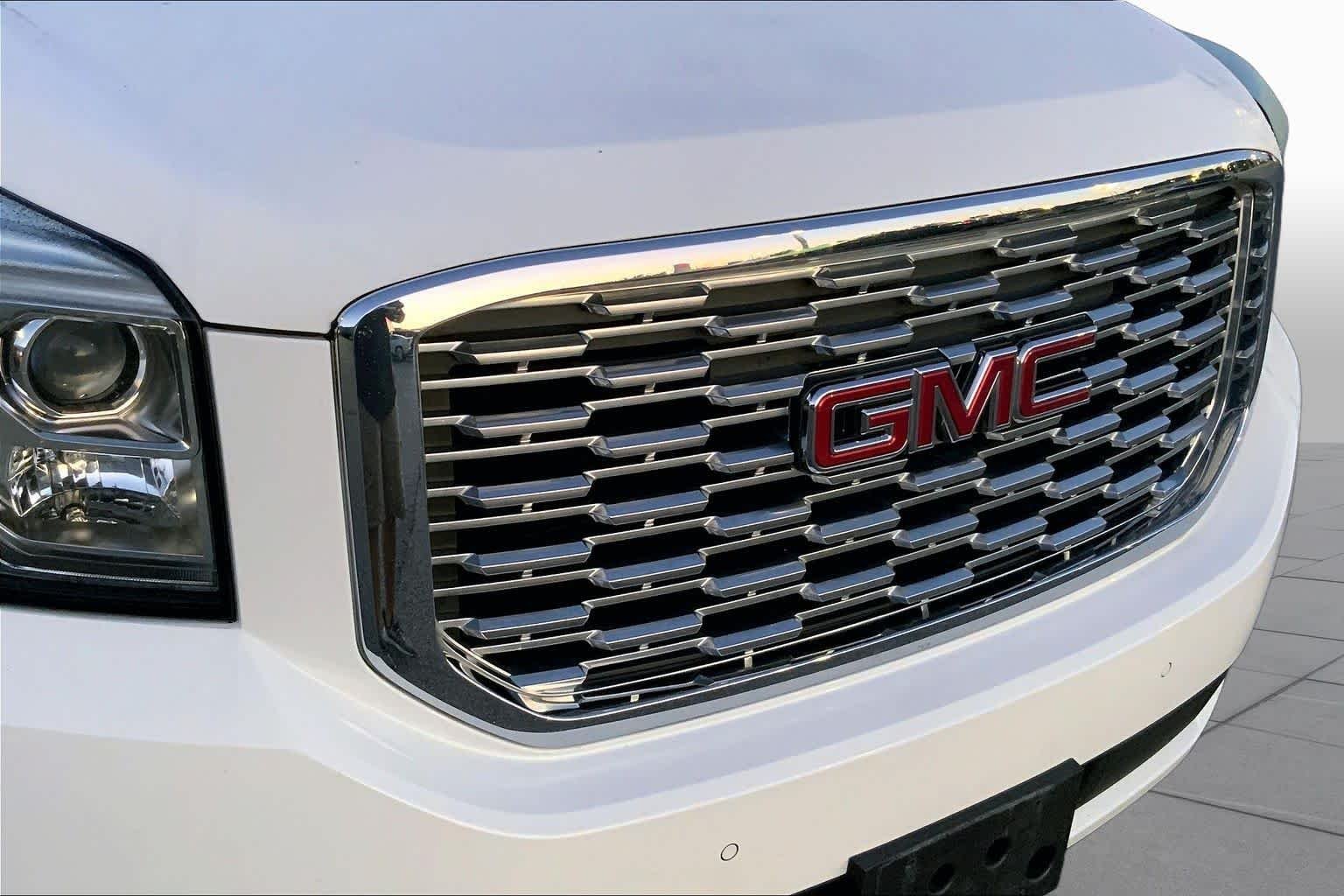 Used 2019 Summit White GMC Denali image 27