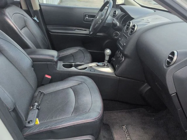 Used 2013 White Nissan SL image 31