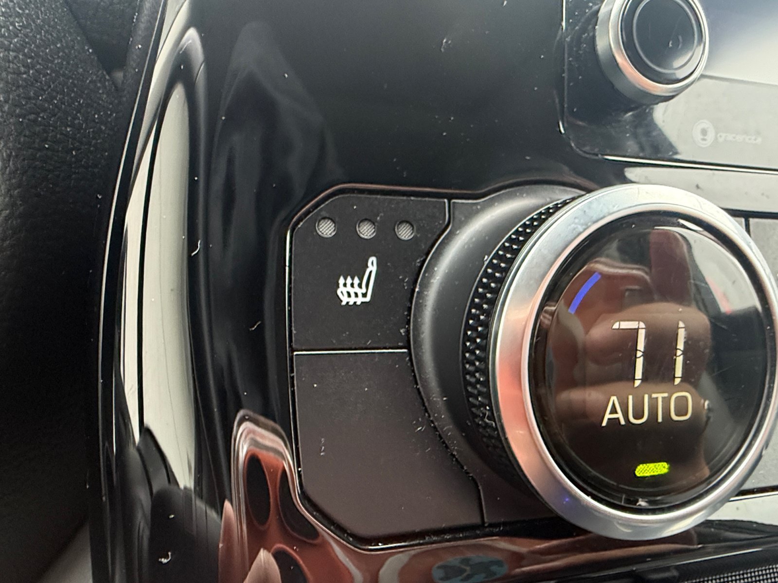 Used 2022 Amber Toyota XLE image 24