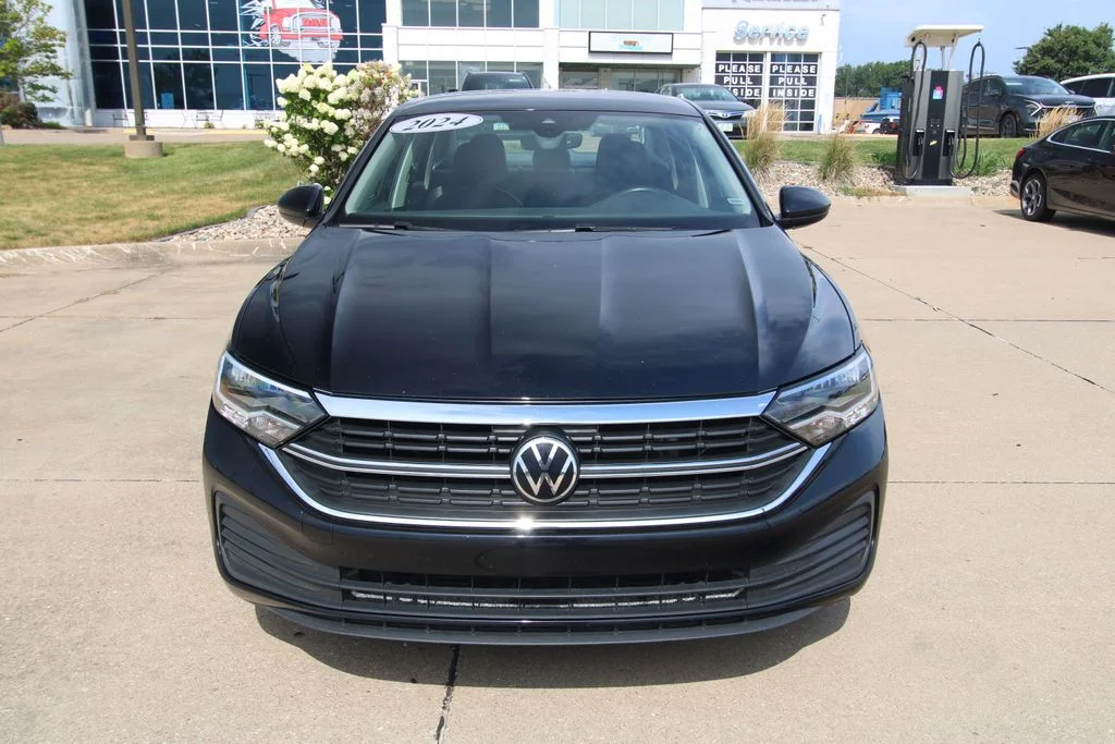 Used 2024  Volkswagen 1.5T SE image 2