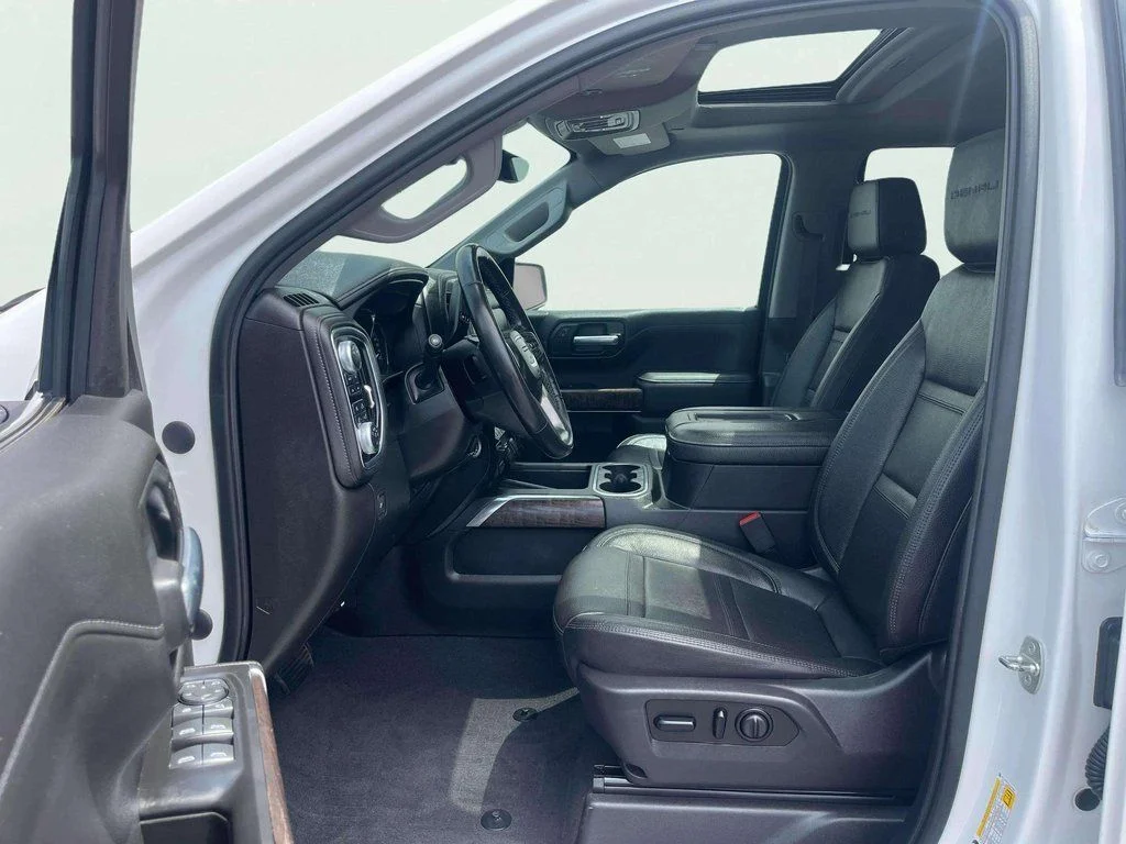 Used 2020 White Frost Tricoat GMC Denali image 23