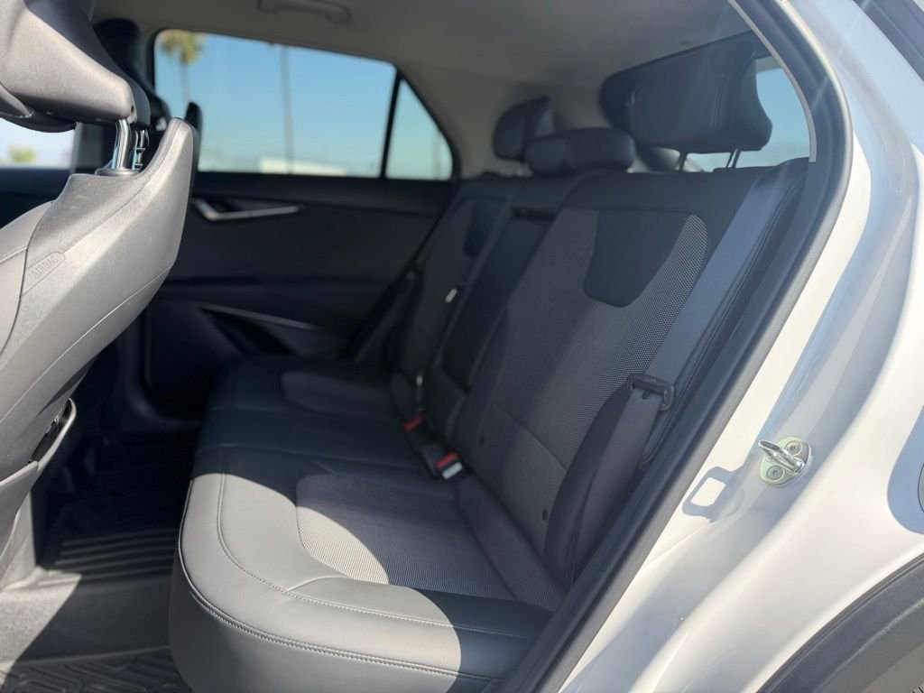 Used 2023 Snow White Pearl Kia EX image 4