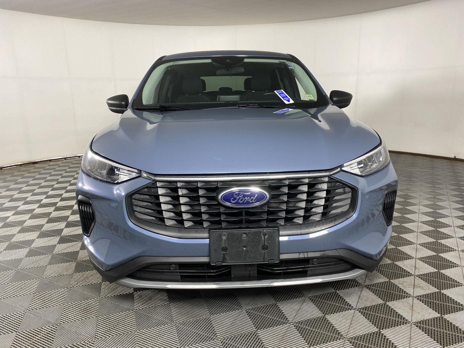 Used 2023 Vapor Blue Ford Active image 2