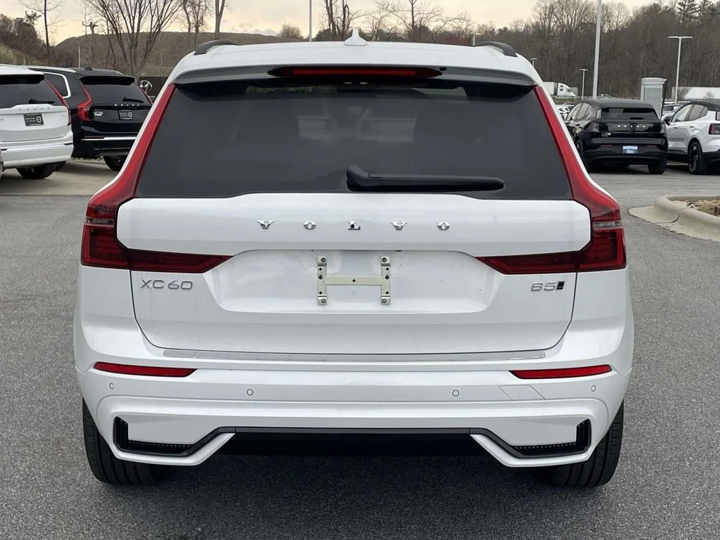 New 2026 Crystal White Volvo Plus image 27